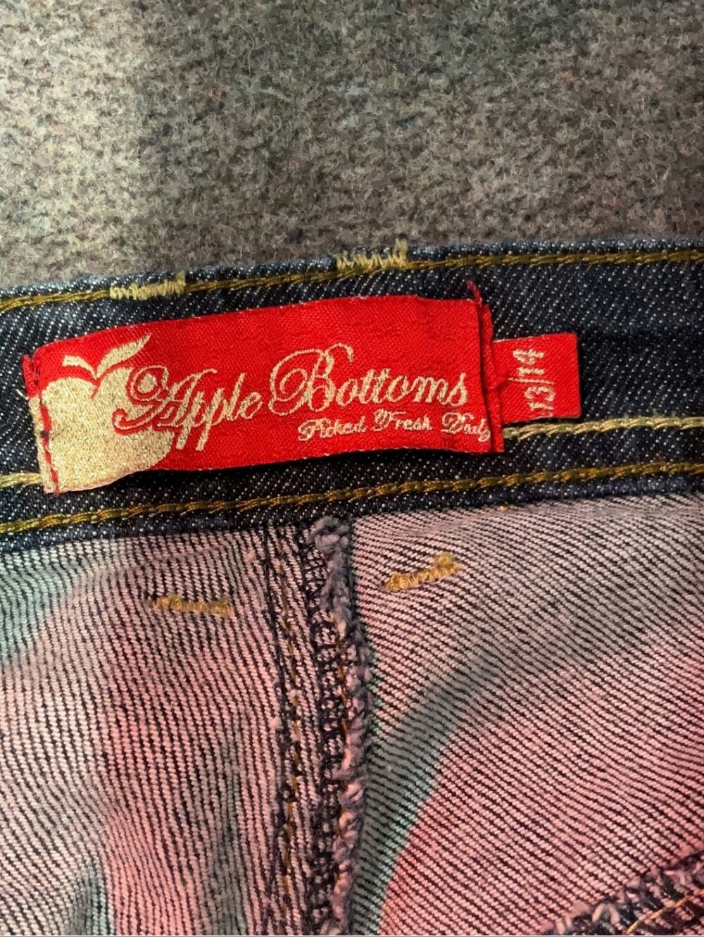 Apple Bottom Jeans With Keychain - Picture 2 of 8